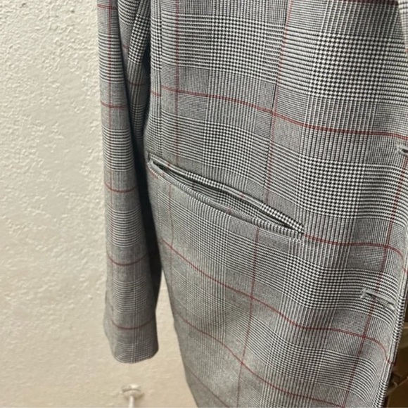 Women’s Plaid Oversized Blazer - Picture 7 of 9
